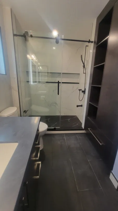 photo of the "Mitchelson" bathroom designed and built by KMA Building in Winnipeg, MB