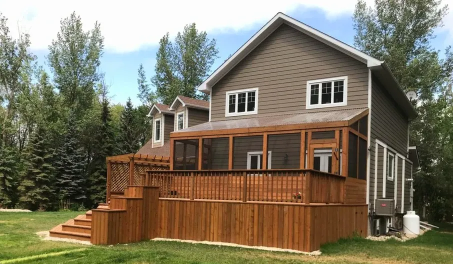 photo of the "Prairie Acres" deck, a wood deck designed and built by KMA Building in Winnipeg, MB